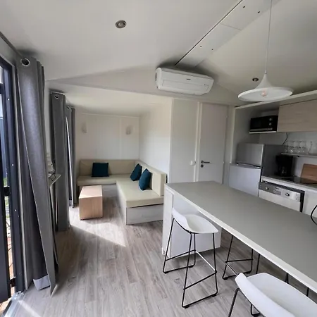 Maison Les Treilles 3 *